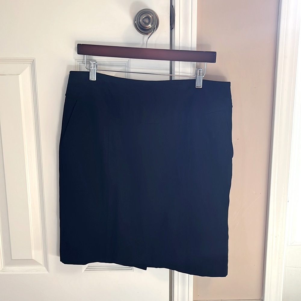EUC Banana Republic black pencil skirt